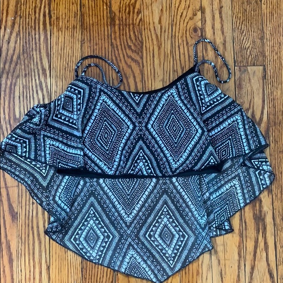 Flowy Patterned Crop Top - Picture 2 of 3